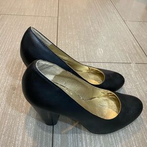 Seychelles Black Leather Pump 3.5 in